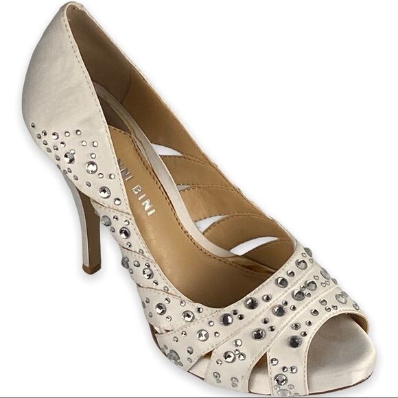 Gianni Bini White Peep Toe Heels - Picture 1 of 12